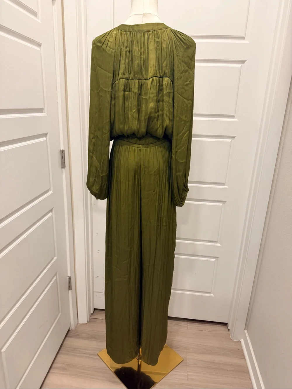 🔥Zara Olive Green Long-Sleeve V-Neck Wide-Leg Jumpsuit NWT - Picture 5 of 8